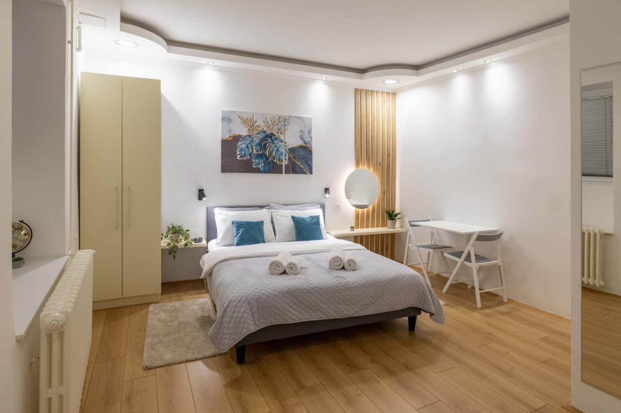 Old Town Rooms โนวีซาด ภายนอก รูปภาพ