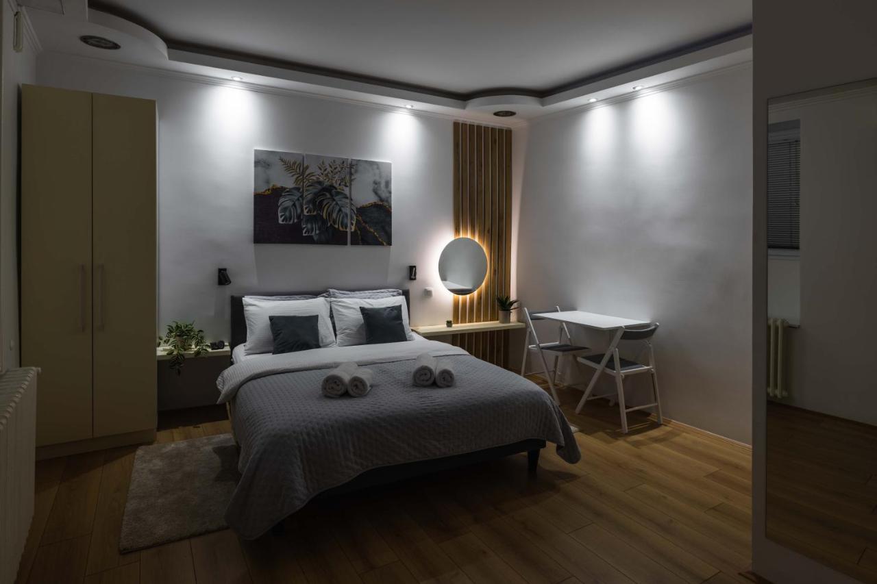 Old Town Rooms โนวีซาด ภายนอก รูปภาพ